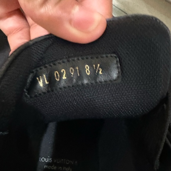 Gently used authentic Louis Vuitton sneakers - Picture 4 of 6